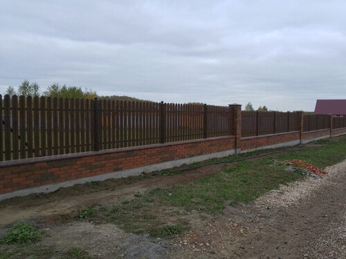 Монтаж забора из металлоштакетника в Радошковичах
