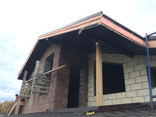 Подшивка свесов крыши в Радошковичах