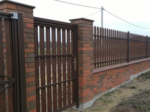 Установка забора из металлоштакетника в Радошковичах